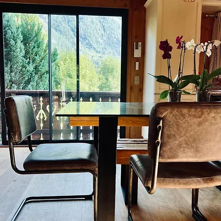 Dağ evi Chamonix Chalet With Mont Blanc Views Near Town Centre - Parking & Sauna *